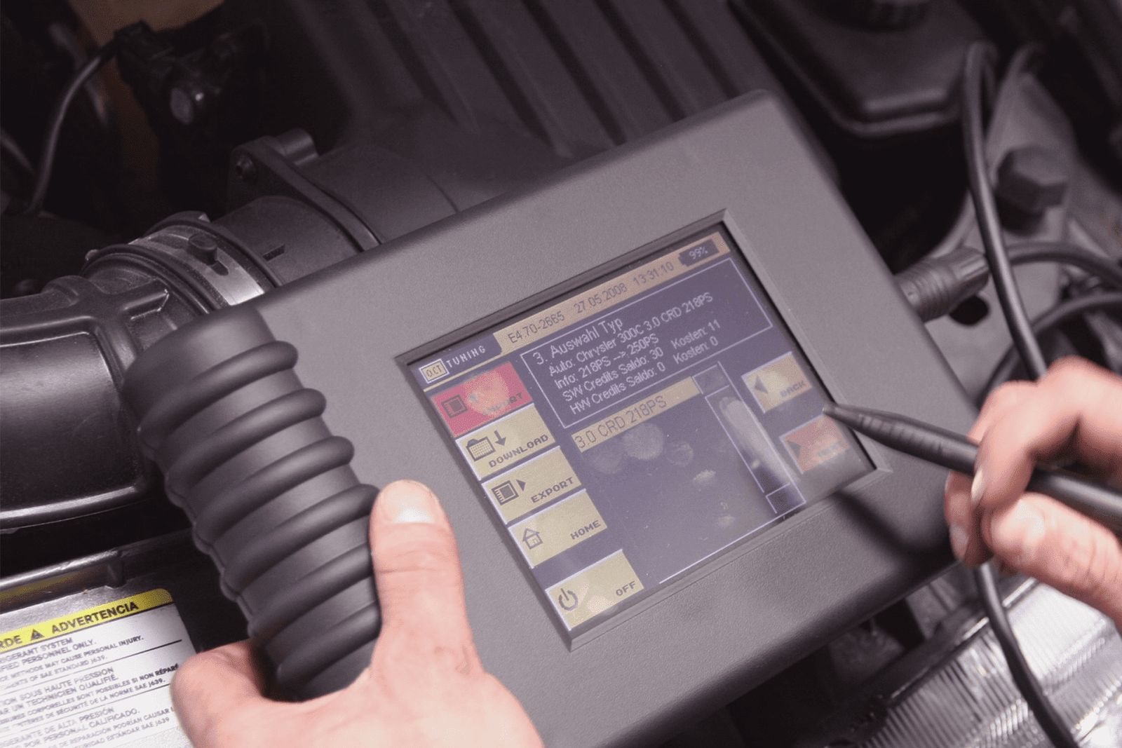 Vocational training: Car mechanic with computer