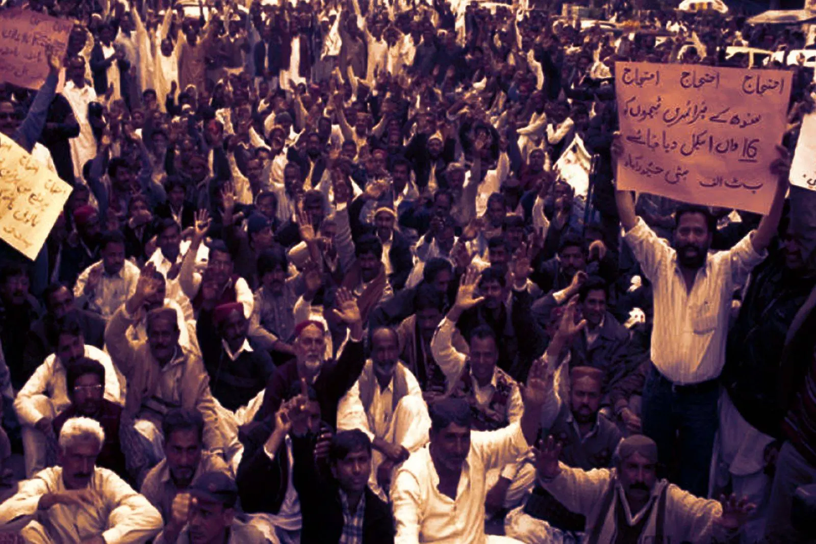 Teachers protesting in Karachi: Sindh CM Regularises 21,000 Teachers