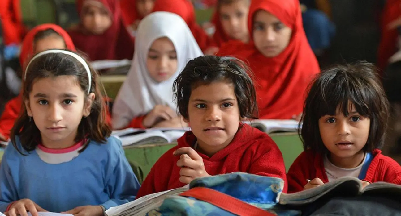 Pakistan’s Learning Poverty: CHILDREN AT A PAKISTANI SCHOOL