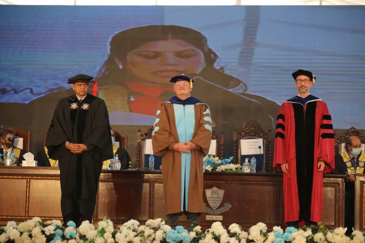 FC College awards 949 students at graduation ceremony