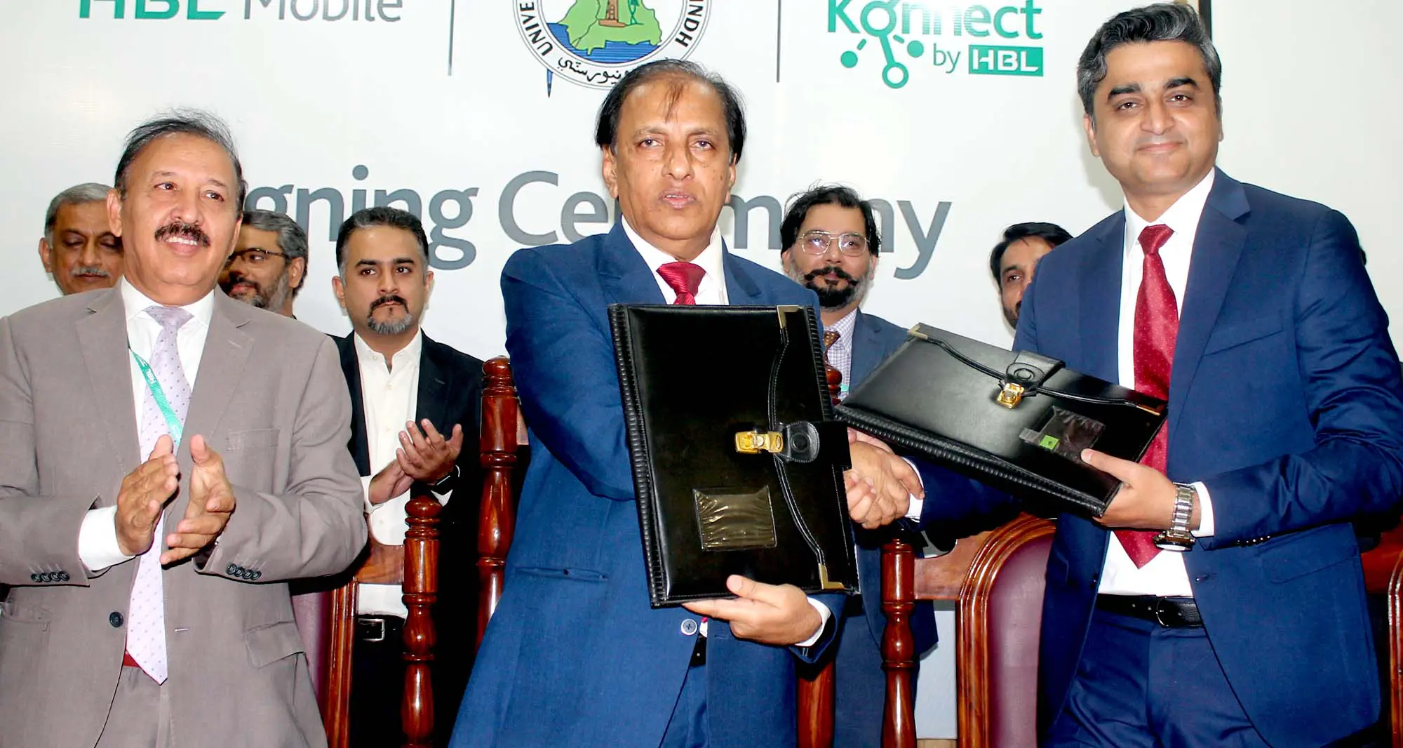 SU opts for digital banking in a bid to facilitates its students, inks MoU with HBL