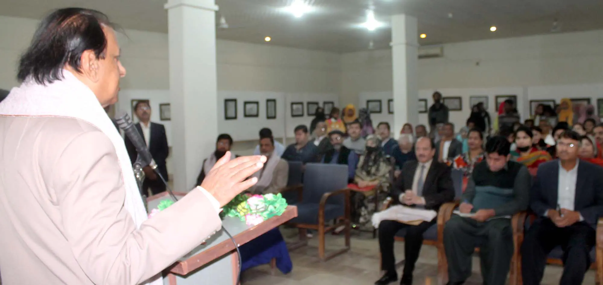 Art exhibition organized at SU fascinates visitors