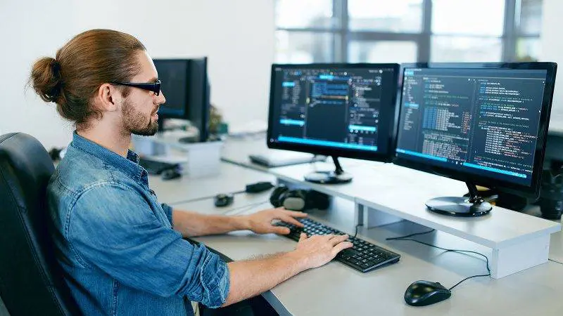 8 things to consider before planning a degree in Software Engineering or Computer Sciences