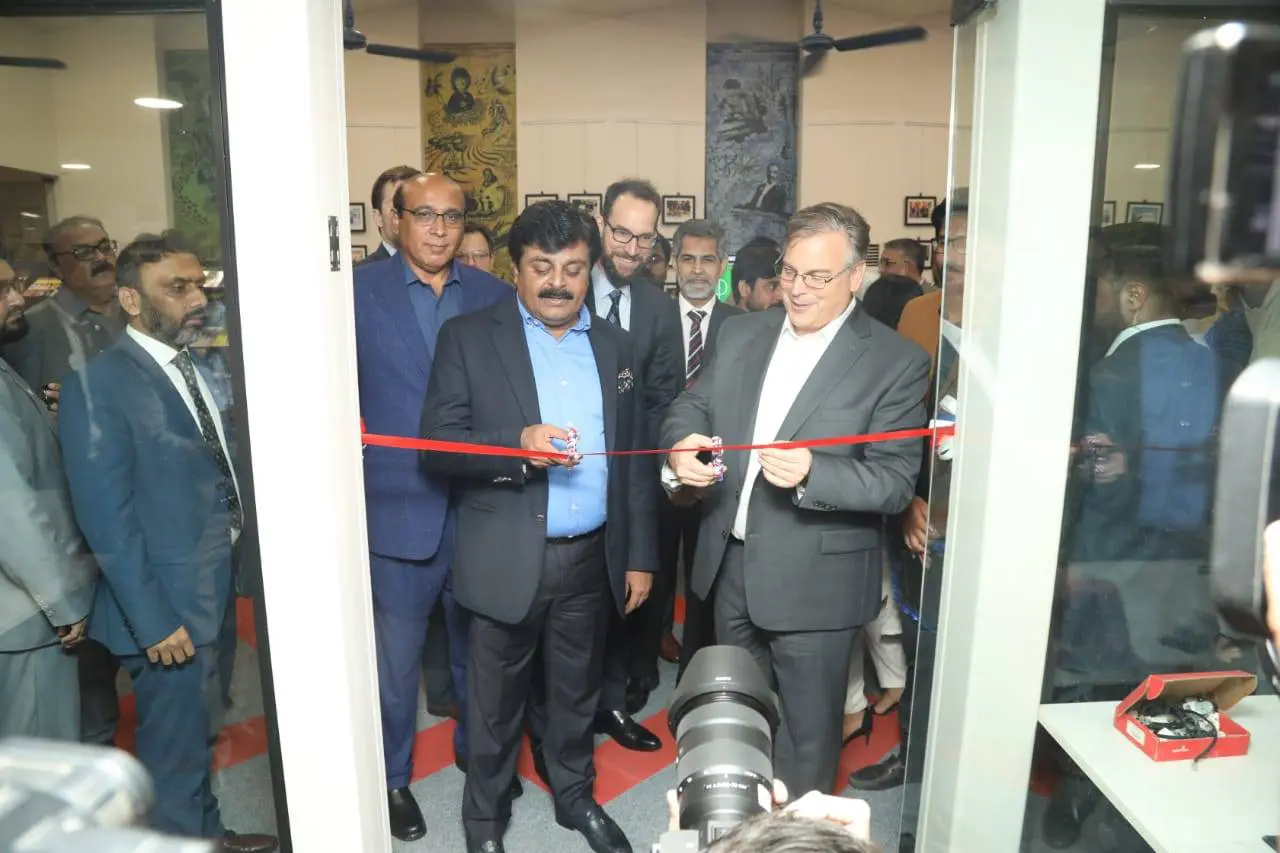 US Ambassador startup lab