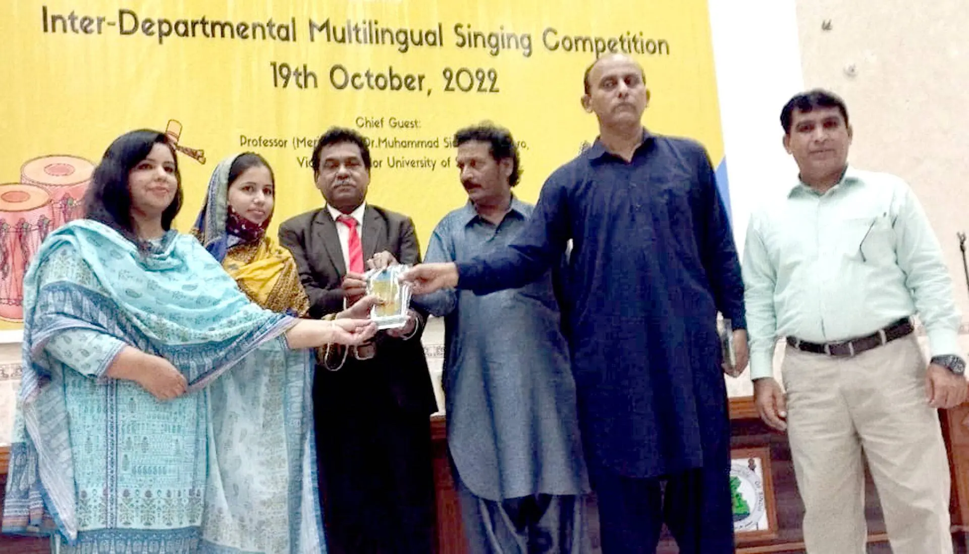 Singing competition at Sindh University