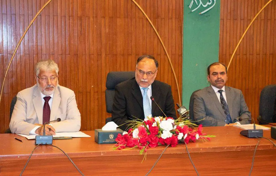 Ahsan Iqbal on engineering curriculum