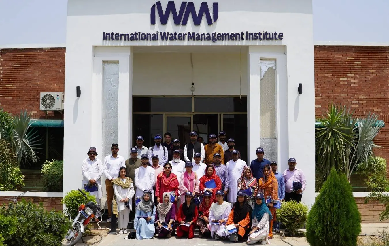 IWMI field visit to Okara