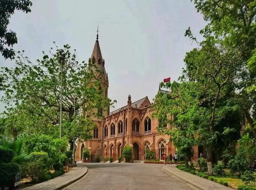 GCU controversial professor to QEC