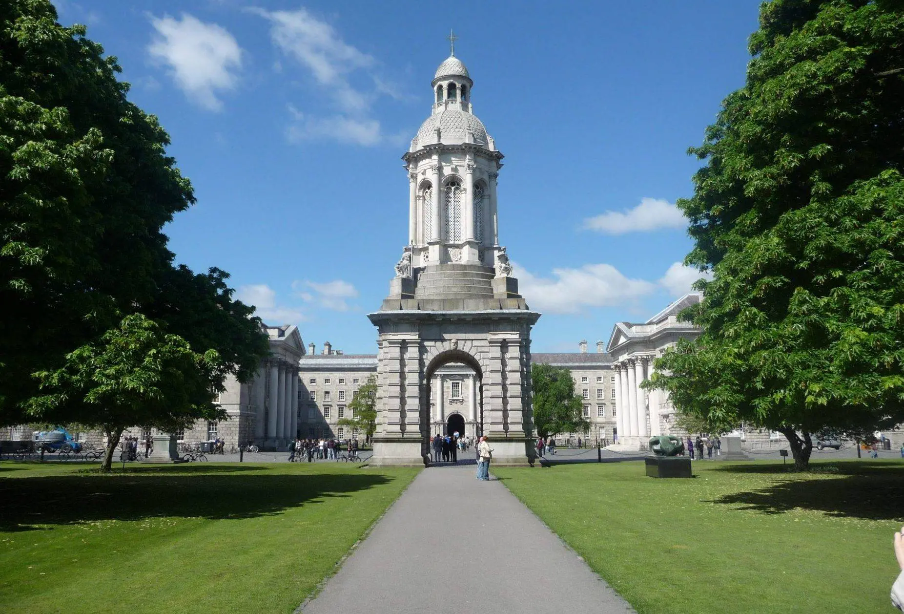 scholarships for Pakistani students in Dublin