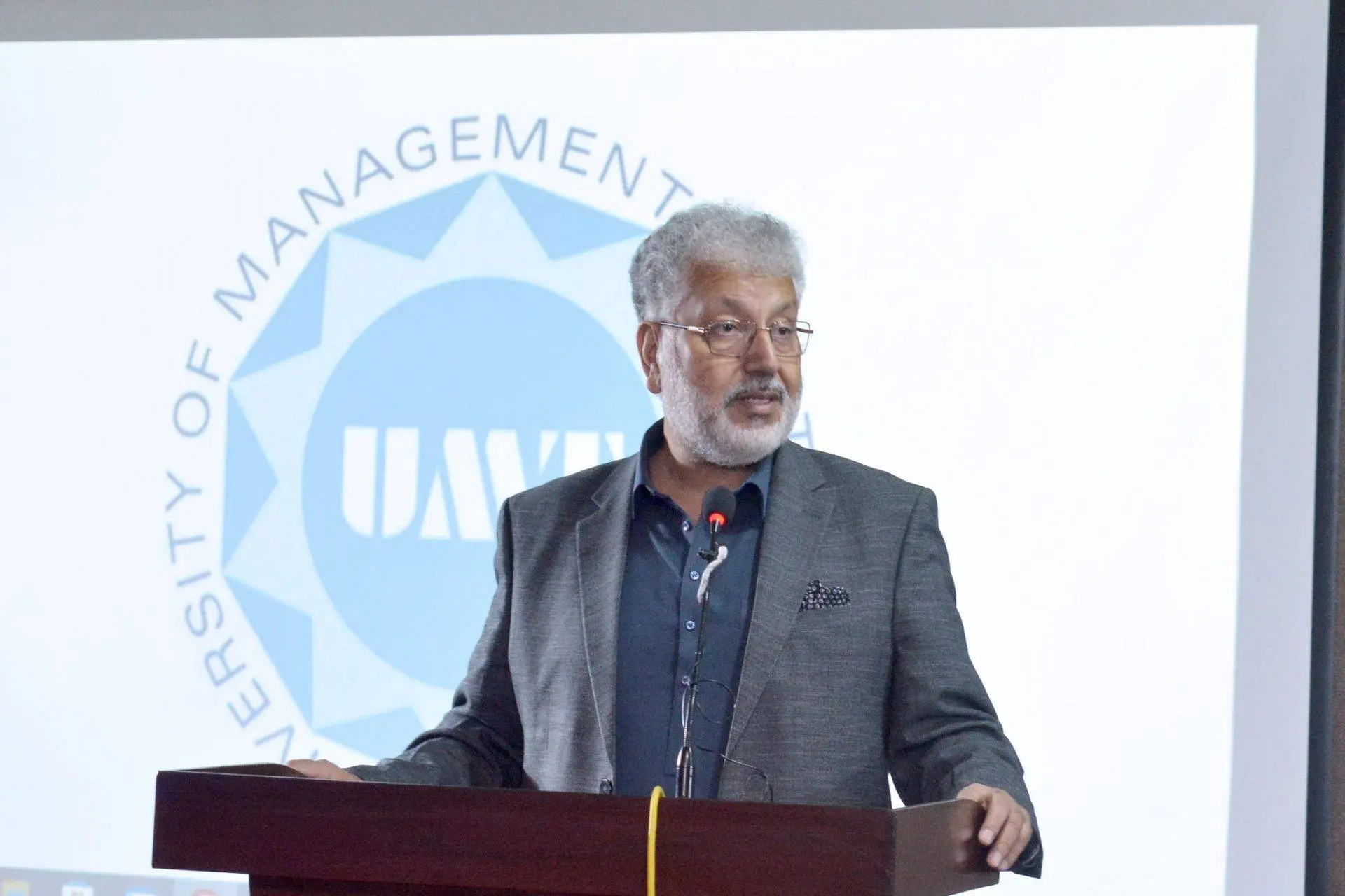UMT Hosts HEC Chairman