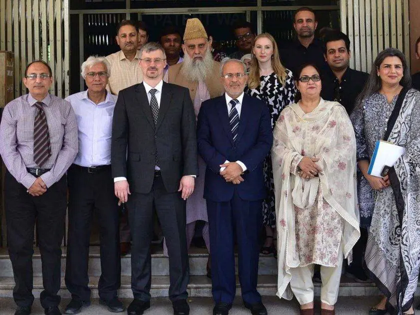 Russian Ambassador inaugurates classroom at PU