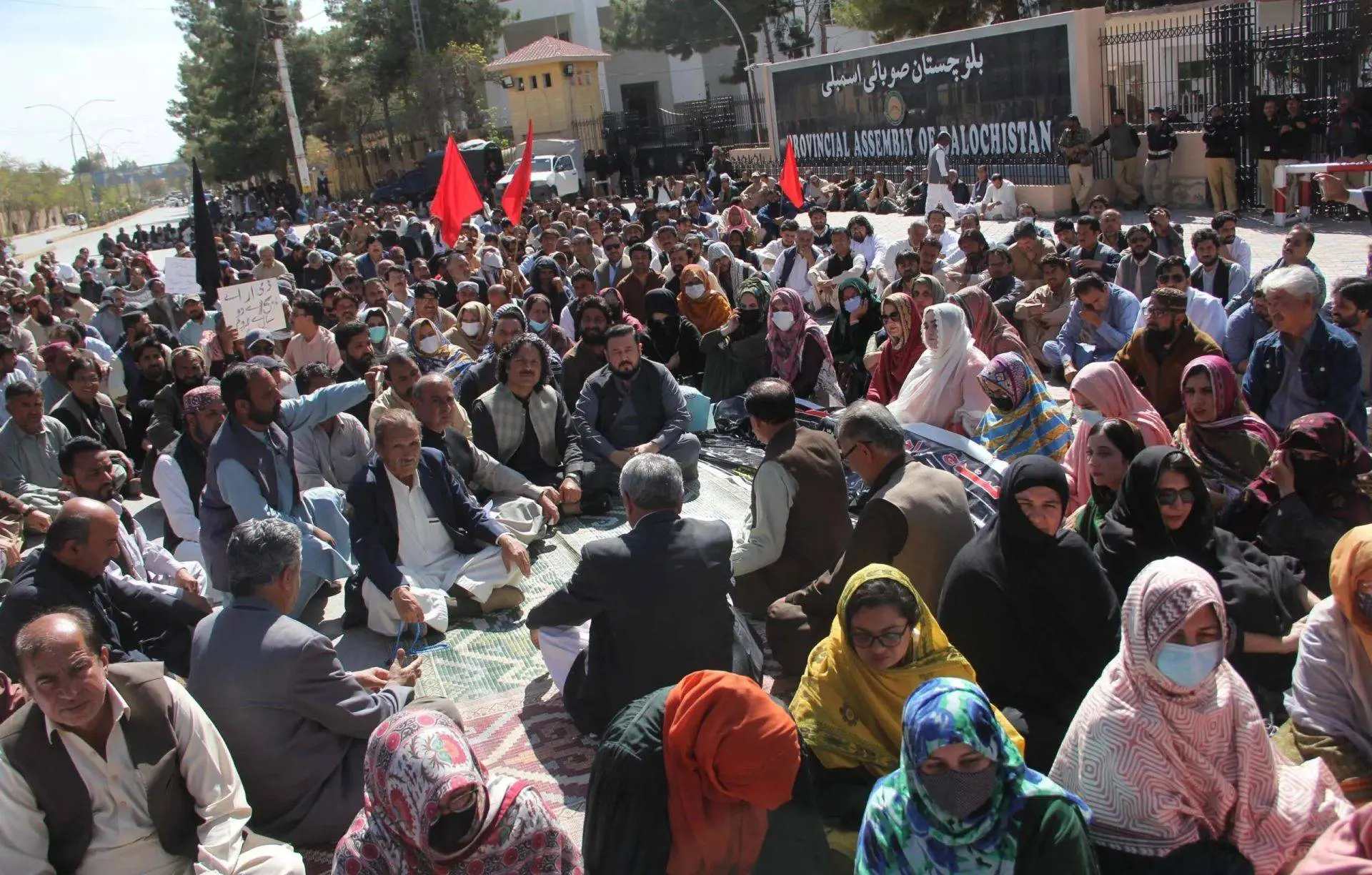 UoB Employees Sit-in Outside Balochistan Assembly