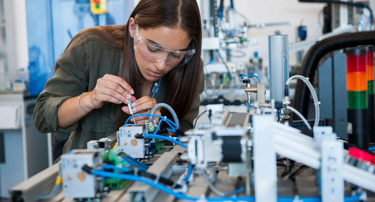 Benefits of Studying Mechatronics