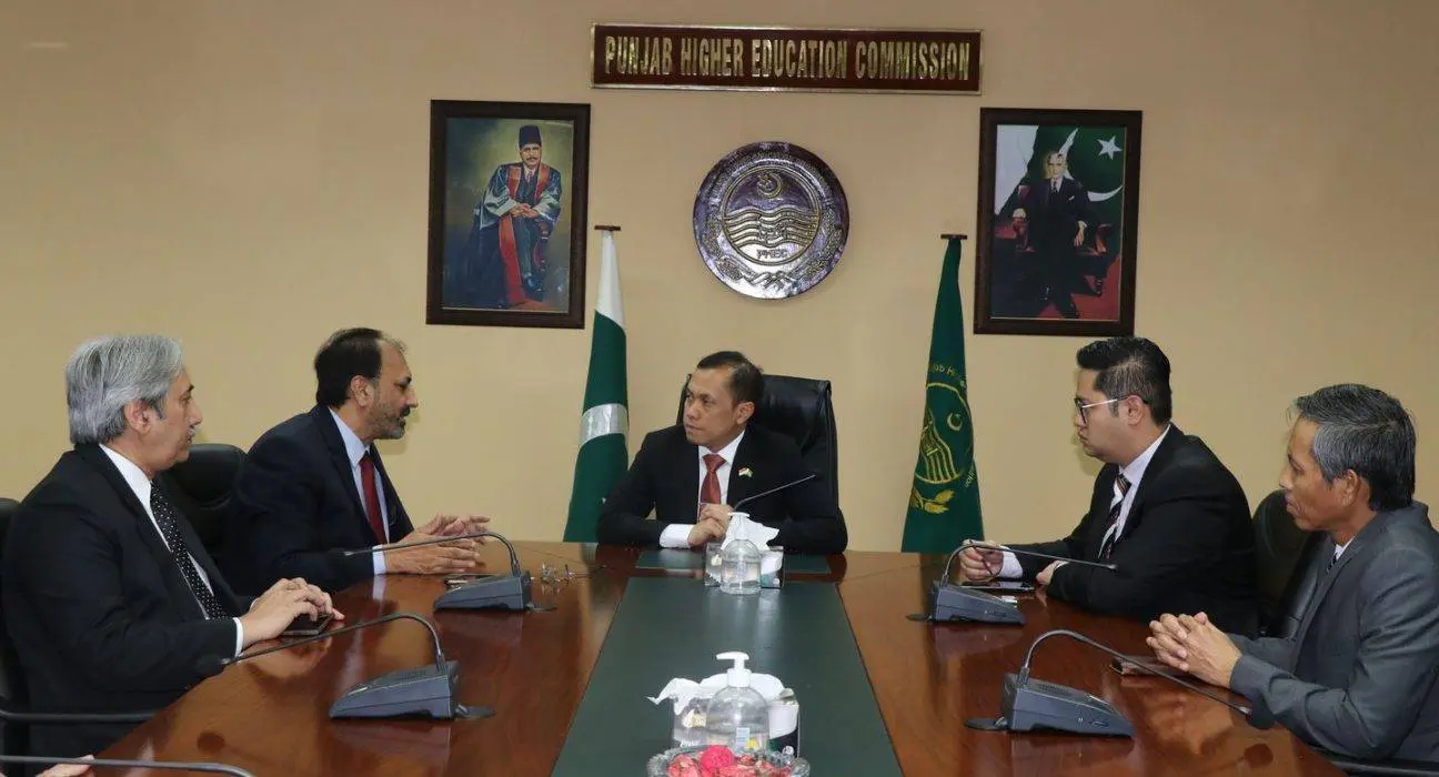 Indonesian Education Delegation Visits PHEC