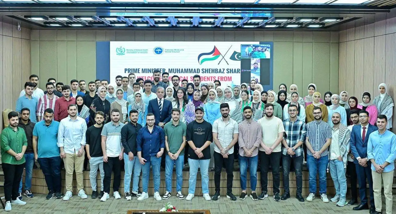 PM Shehbaz Sharif Welcomes Palestinian Students