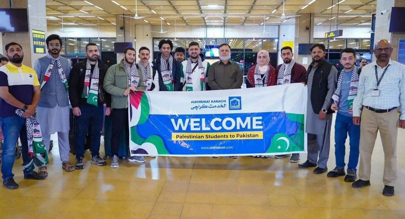 Palestinian Students Arrive in Karachi
