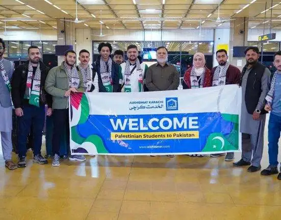 Palestinian Students Arrive in Karachi