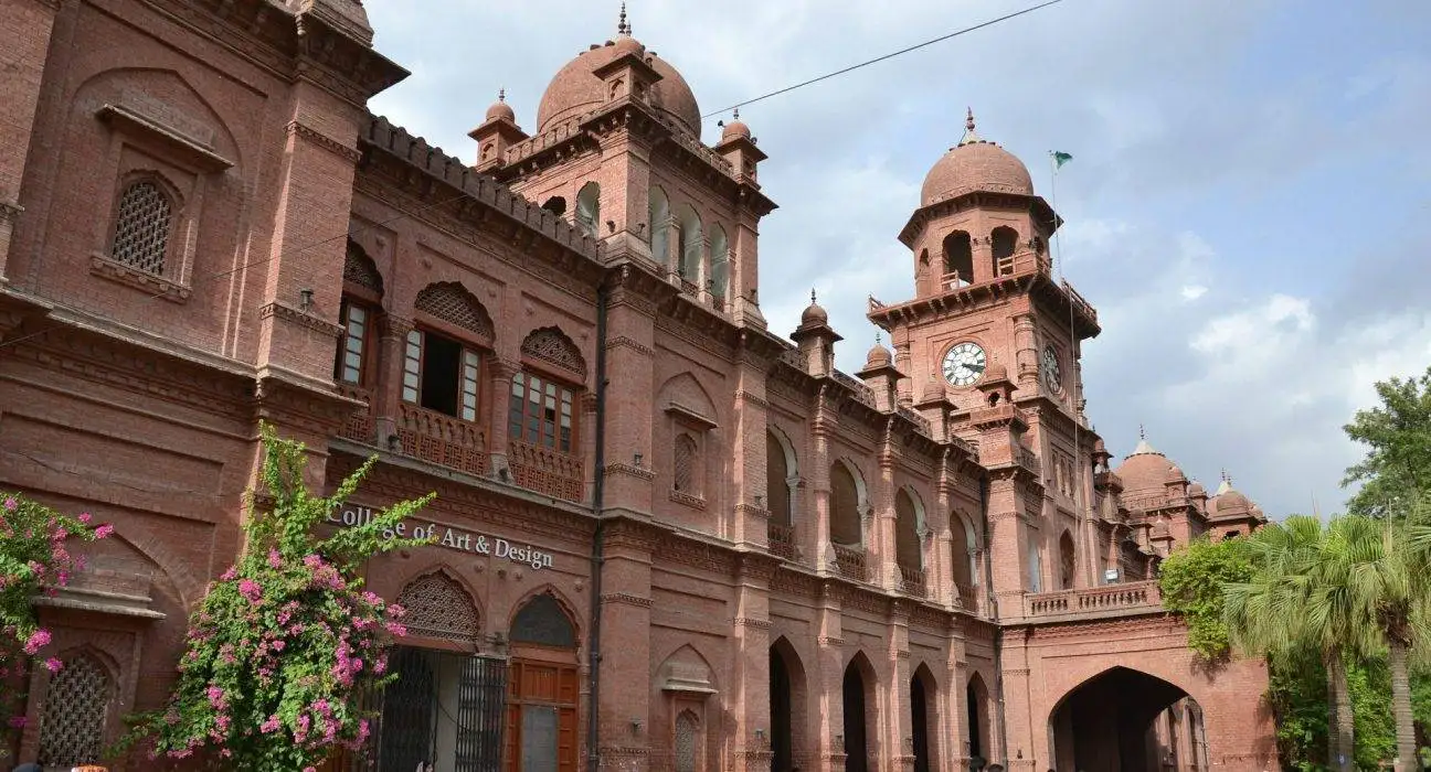 12 PU Teachers Skip Return After HEC Scholarships