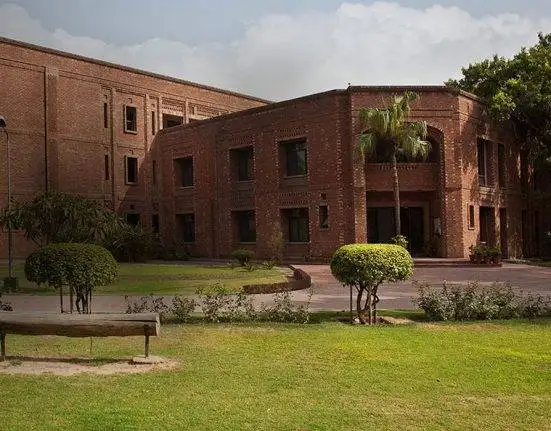 Kinnaird College Mourns the Loss of Two Bright Stars