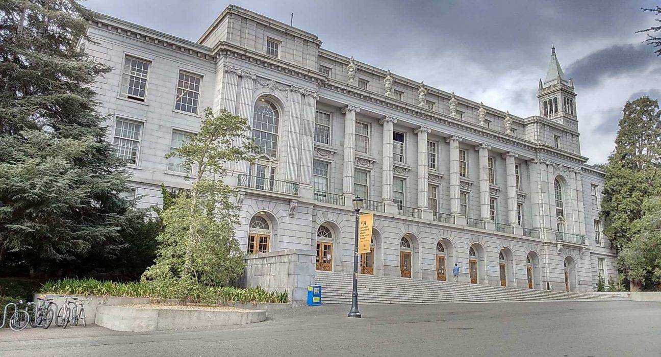 US Colleges Advise Foreign Students Against Summer Travel