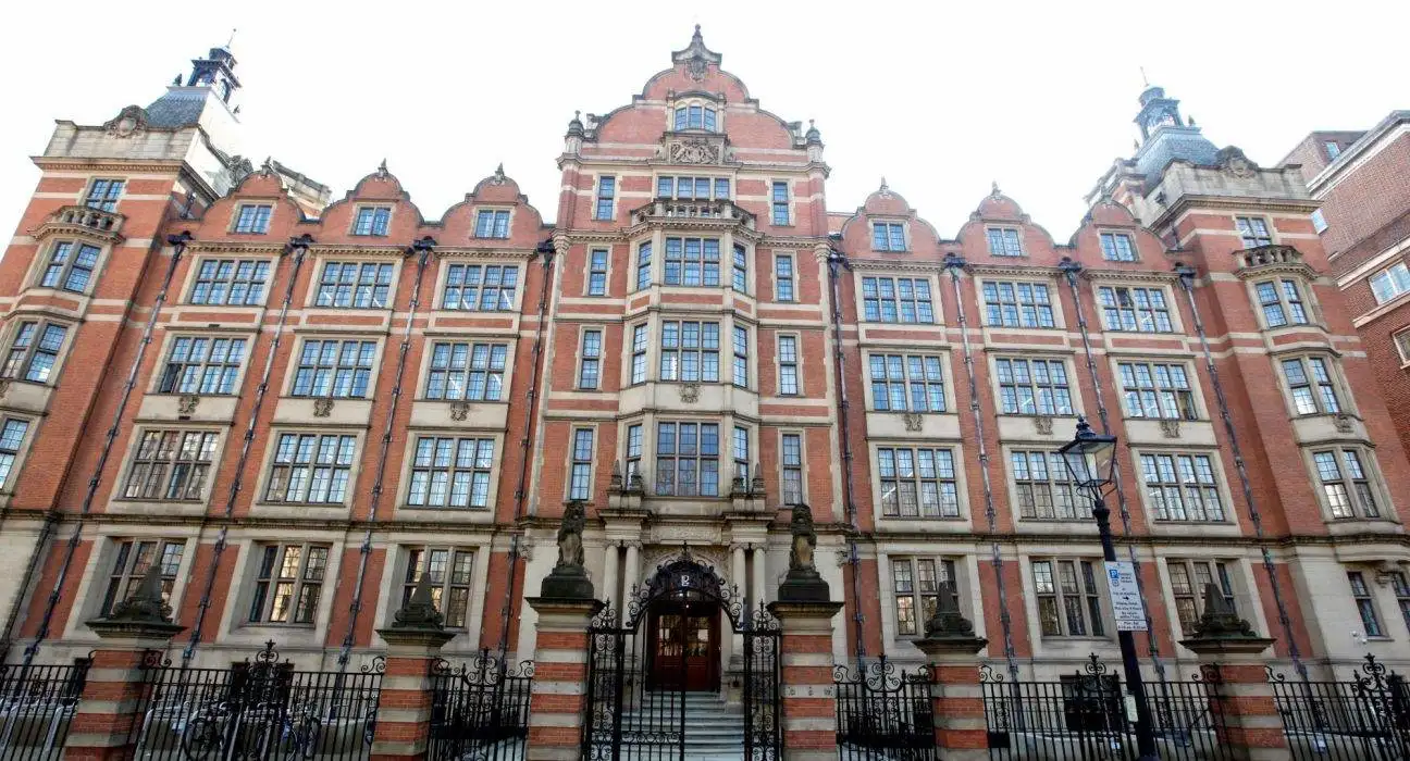 Best Majors for Pakistani Students at LSE