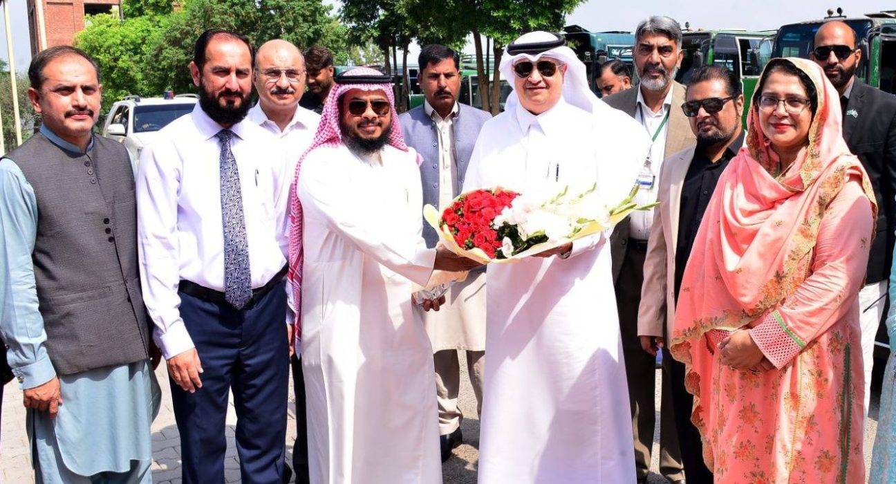 Gift of buses from Saudi Arabia boosts facilities at IIUI