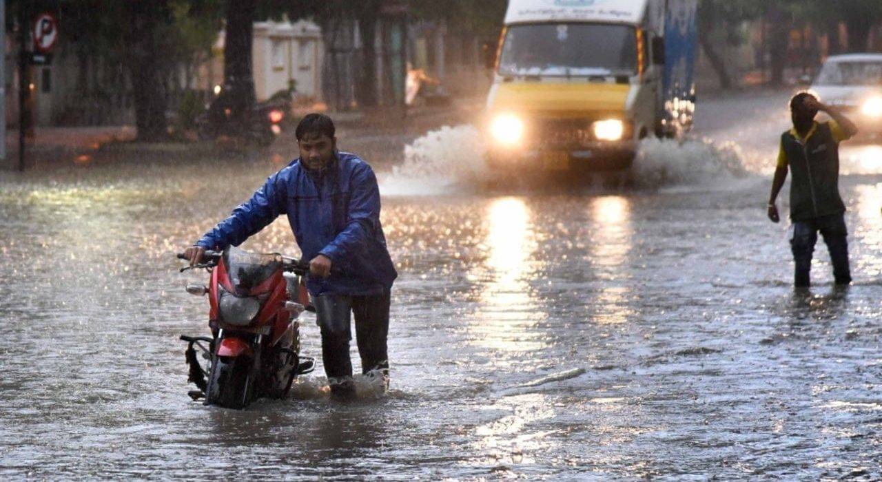 Gujrat District Shuts Schools After Record Rainfall