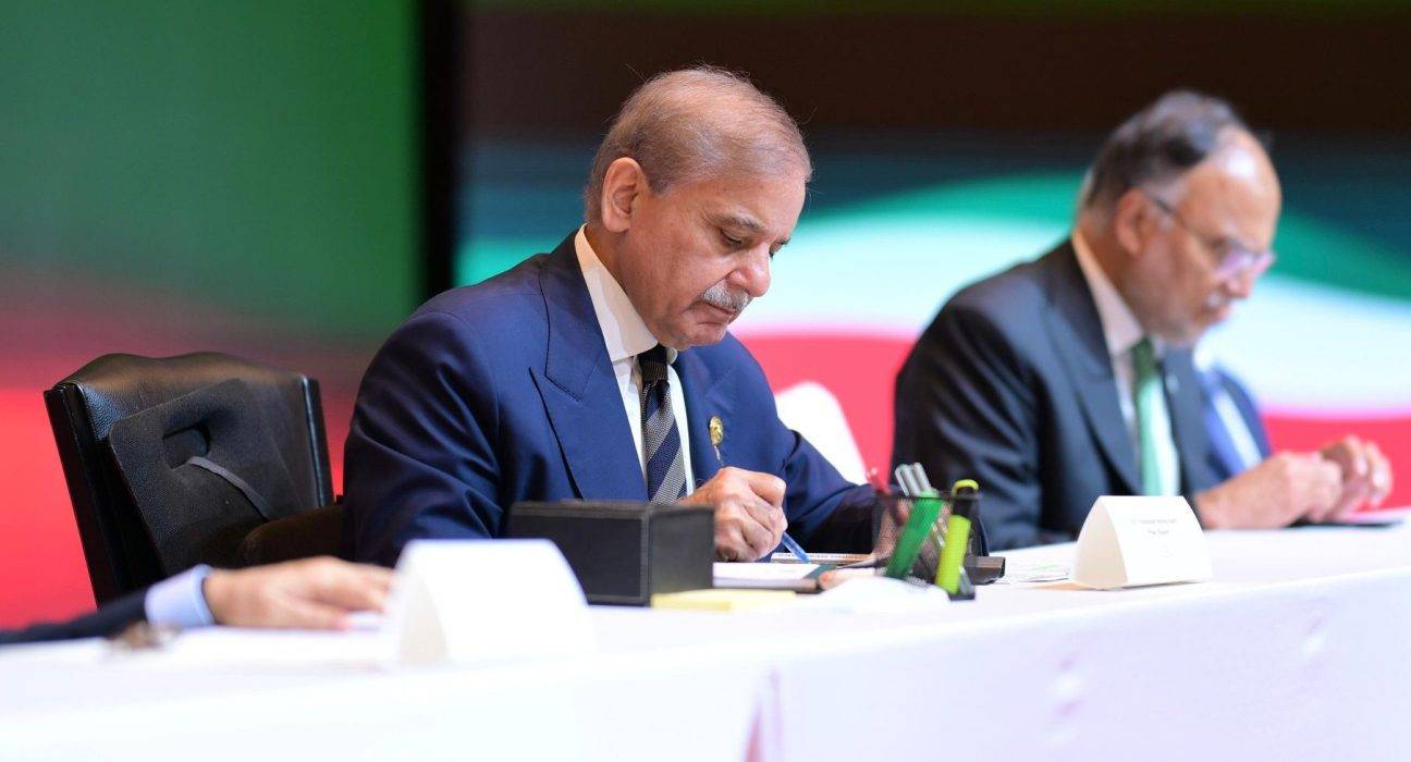 PM Urges United Effort to Fight Darkness of Illiteracy