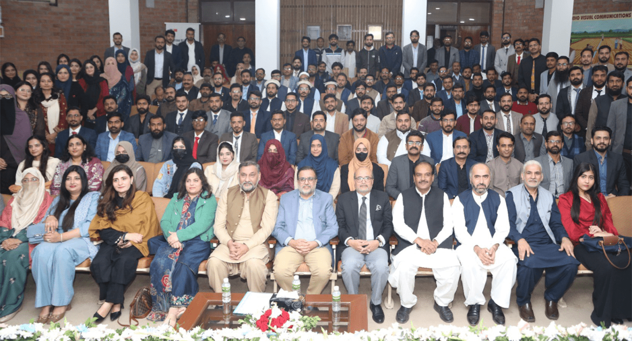 HEC Sends Off 221 Agriculture Graduates to China