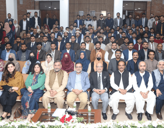 HEC Sends Off 221 Agriculture Graduates to China