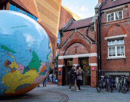 Advantages of studying at London School of Economics