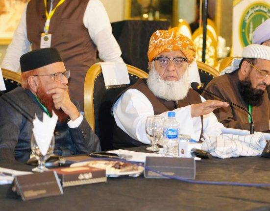 Pakistani Scholars Urge Taliban to Reopen Schools for Girls