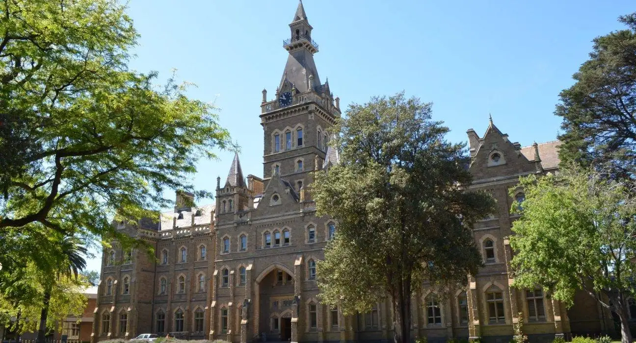 Why is the University of Melbourne popular