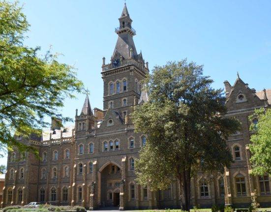 Why is the University of Melbourne popular