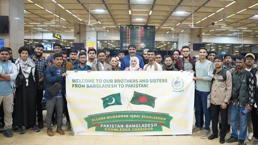 1st Batch of Bangladeshi Scholars Arrives in Pakistan