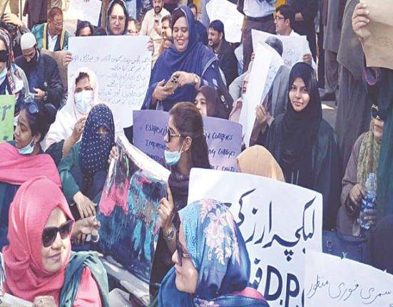 College Teachers Hold Protest Sit-in in Karachi