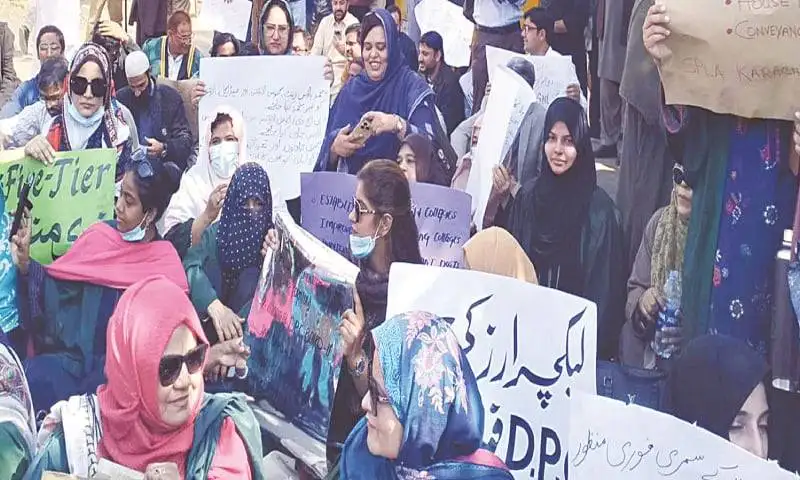 College Teachers Hold Protest Sit-in in Karachi