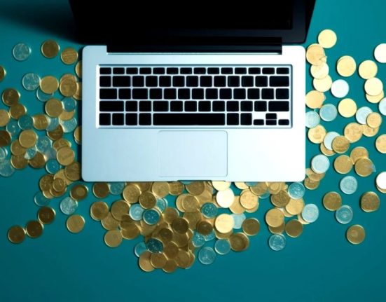 How students can earn money online