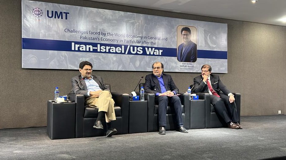Miftah Ismail at UMT