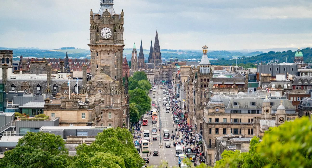 Best Scholarships to Study in Edinburgh