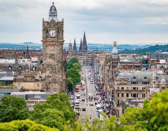 Best Scholarships to Study in Edinburgh