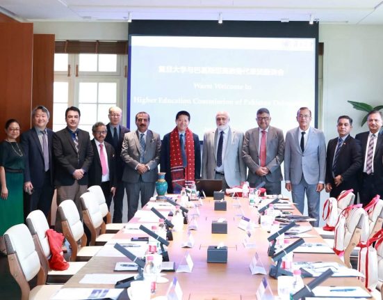 HEC Chairman Visits Fudan University