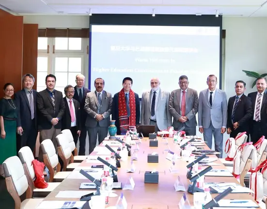 HEC Chairman Visits Fudan University