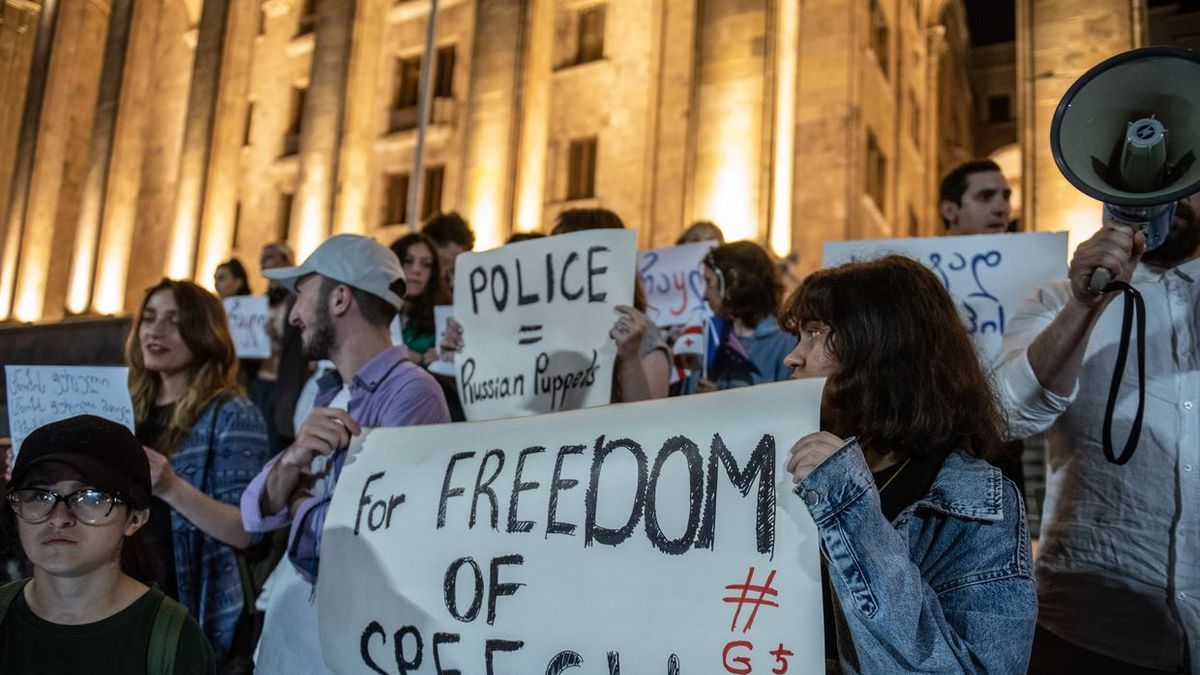 Azerbaijan Hijab Crackdown Sparks Student Protests