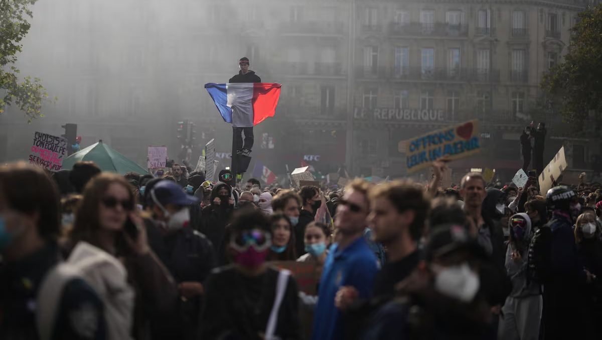 Education Package Fails to Silence French Students