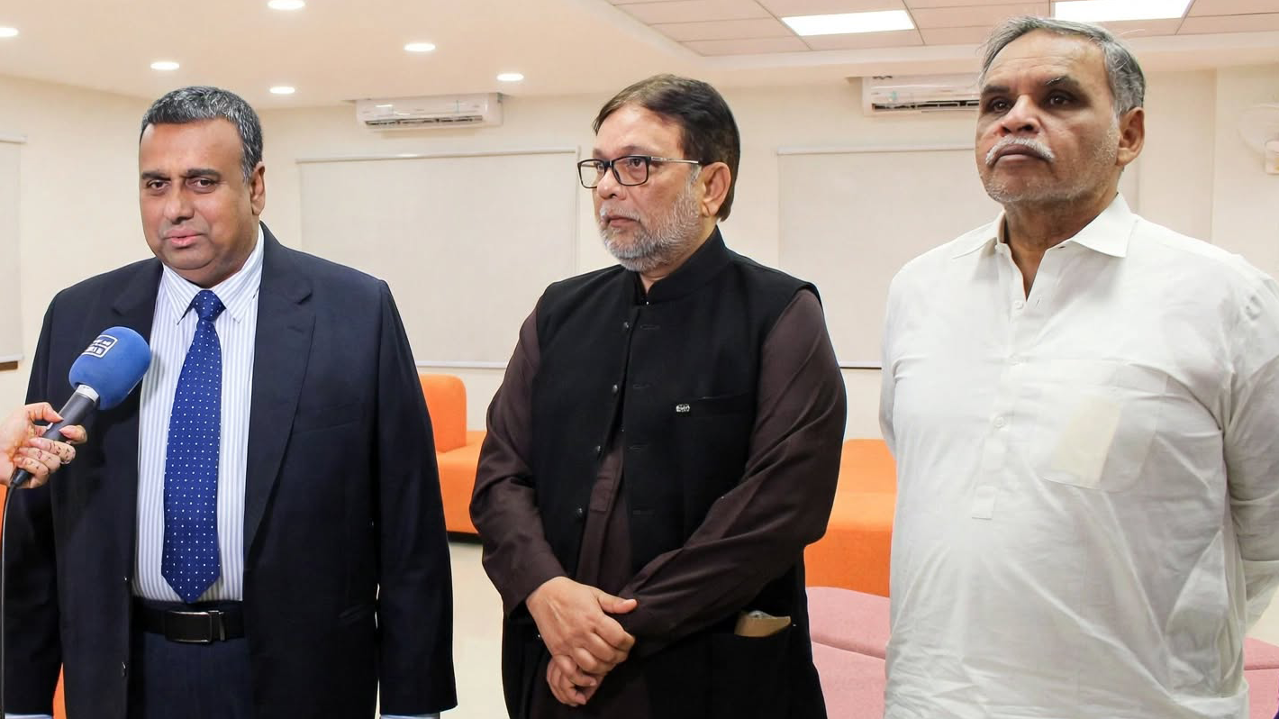Wasim Qazi as Karachi University VC