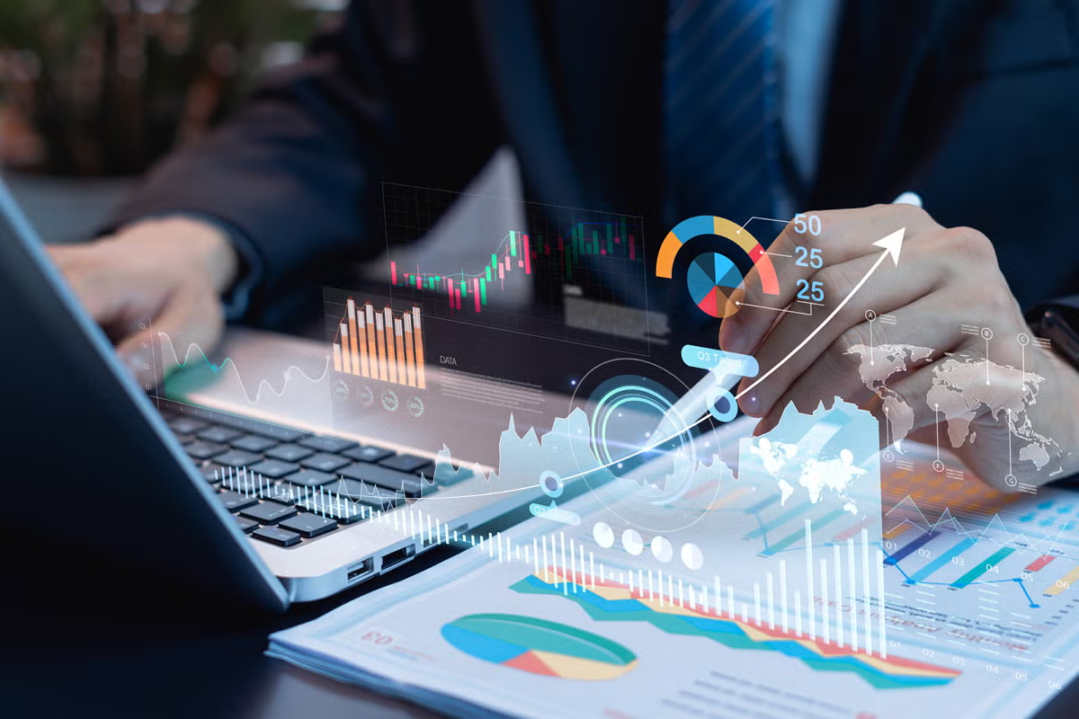 Why Choose a Degree in Economics in 2026